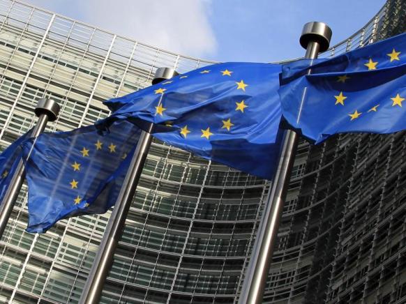 Zahlreiche Flaggen Der Europaischen Union Wehen Dem Hauptsitz Der Eu Kommission In Brussel Foto Olivier Hoslet Augsburger Allgemeine