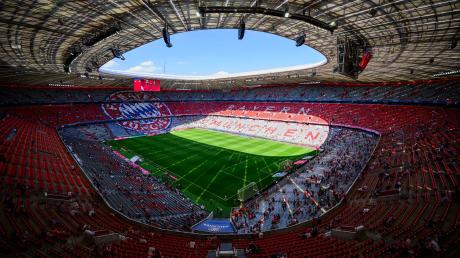 Die Allianz Arena in München ist einer der EM-Spielorte 2024. Alle Infos rund um die Sitzplätze, die Spiele und die Anfahrt finden Sie hier.