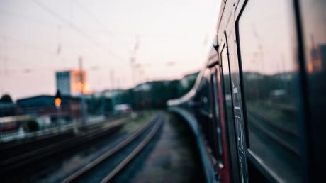 Mit dem Zug ins nächste Land: Bei der Buchung von Fernzugtickets ausländischer Bahngesellschaften zusammen mit der Deutschen Bahn gelten oft unterschiedliche Nutzungsbedingungen.