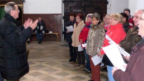 In der Andechser Kirche sang Vox Corona lateinische Kanons und gedachte mit einem Choral der verstorbenen Sängerin Angela Hauber. 
