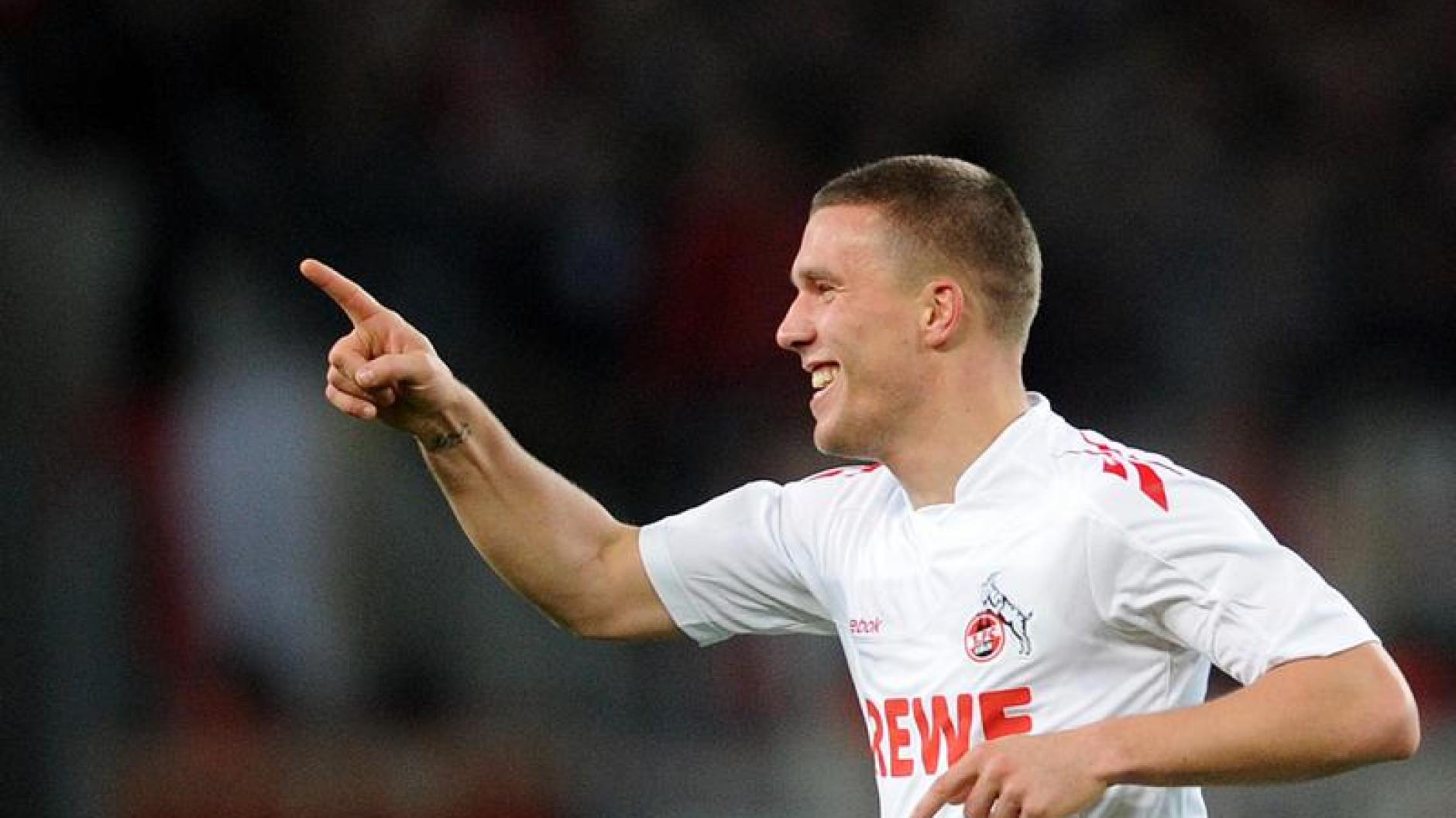 Fußball Bundesliga Lukas Podolski Denkt An Wechsel Ins Ausland 