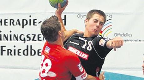 Fabian Abstreiter (am Ball) und die U23 des TSV Friedberg konnten sich im Pokal knapp durchsetzen. 