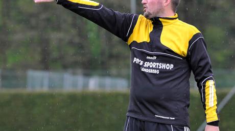 Dominik Piotrowski hat unter der Woche das Traineramt in Geltendorf übernommen. In Schondorf gab es für den TSV einen Punkt im Kellerderby. 