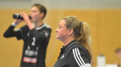 Sah nach drei Niederlagen wieder einen Sieg ihrer Mannschaft: Sandy Mair, Trainerin der A-Jugend des TSV Friedberg.  	 	