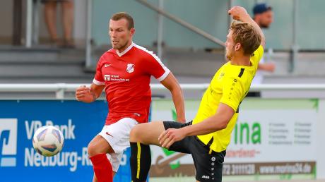 Gelungene Heimpremiere: Philipp Stadler (links) und der FC Rennertshofen kamen gegen den BC Aresing zu einem 3:1-Erfolg.