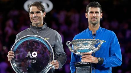 Zweitplatzierter und Sieger bei den Australian Open 2019: Rafael Nadal (l) und  Novak Djokovic. Wir haben alle Sieger und Rekordsieger des Tennistuniers in der Übersicht für Sie.