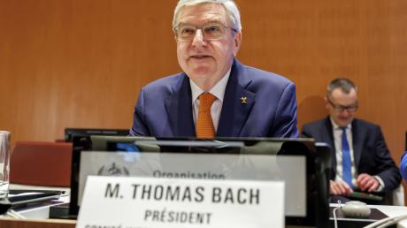 IOC-Präsident Thomas Bach geht trotz der angekündigten Neuwahlen in Frankreich von einem reibungslosen Ablauf der Sommerspiele in Paris aus.