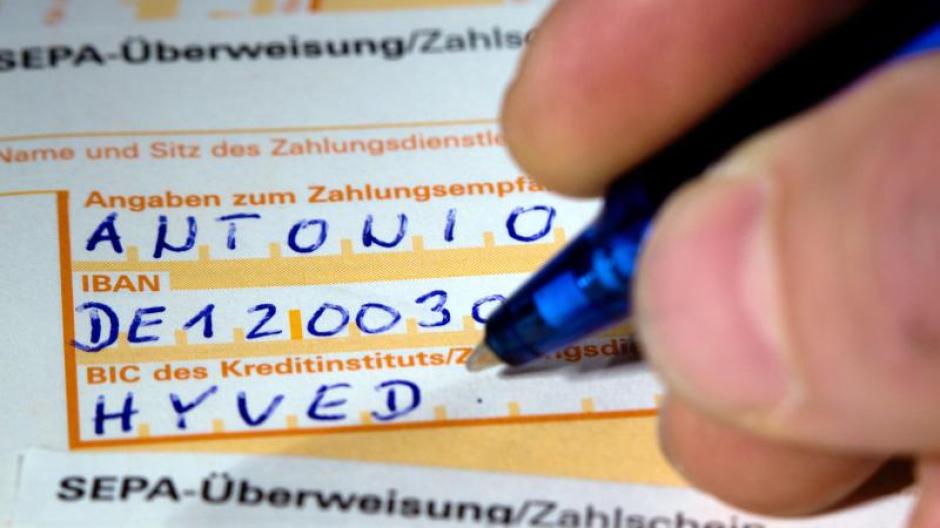 Schlechter Scherz Munchner Gerat Wegen Einer Uberweisung Unter Terrorverdacht Augsburger Allgemeine