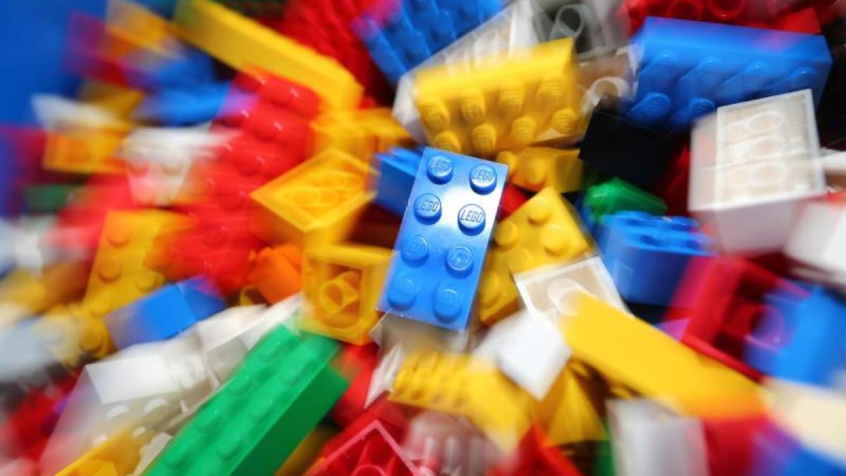 Spielwaren Rekordgewinn Mit Bauklotzchen Hohenflug Bei Lego Halt An Augsburger Allgemeine