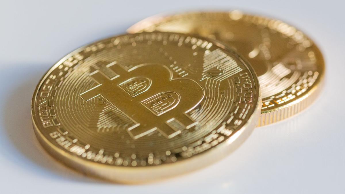 #Kursverluste: Kryptowährung unter Druck: Bitcoin fällt auf Dreimonatstief